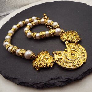 DESIGNER ETRUSCAN PEARL NECKLACE W/ GOLDEN FINDINGS PENDANT NECKLACE 3-A